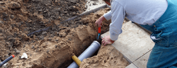 A person using a tool to fix a pipe

Description automatically generated